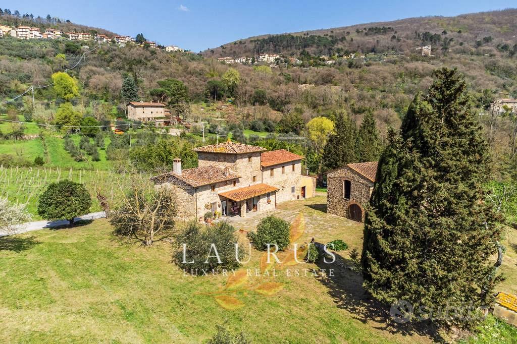 Rustico / Casale di 456 m² con più di 5 locali a P - Altro