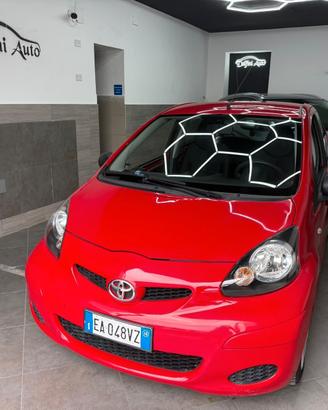 Toyota Aygo 1.0 12V VVT-i 5 porte Now Red Edition