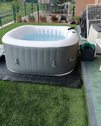 Piscina idromassaggio gonfiabile