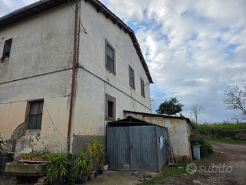 Porzione di casale con terreno
