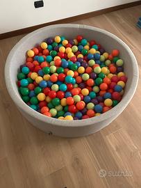 Piscina con palline