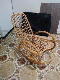 sedia a dondolo in rattan