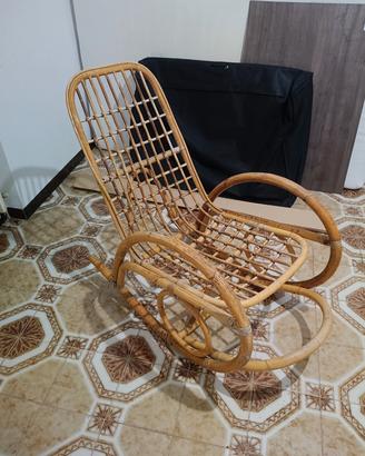 sedia a dondolo in rattan
