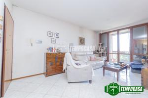 AMPIO TRILOCALE CON DOPPI SERVIZI, BOX E CANTINA