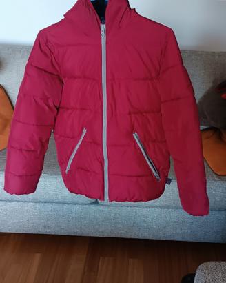 Piumino invernale rosso bordeaux con cappuccio