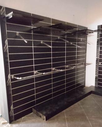 ARREDO NERO DOGATO CON MENSOLE NERE 37650
