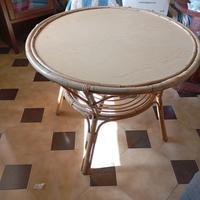 Tavolo da giardino in rattan/giunco .