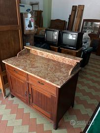 Mobile in legno e marmo da bagno