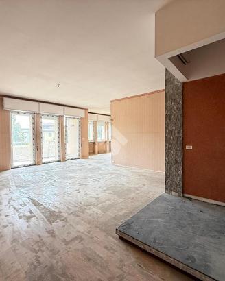 5 LOCALI A DESENZANO DEL GARDA