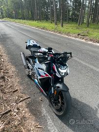 BMW M1000R 