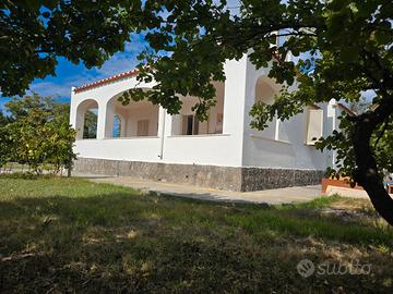 Villa con giardino