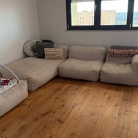 Divano angolare con maxi pouf