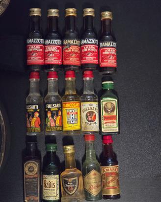 15 bottiglie Mignon Liquori Vintage da collezione