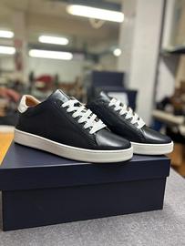 Piccolo stock calzature da uomo