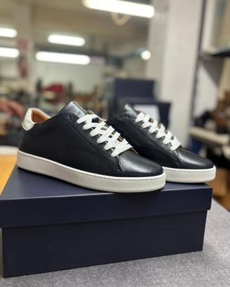 Piccolo stock calzature da uomo