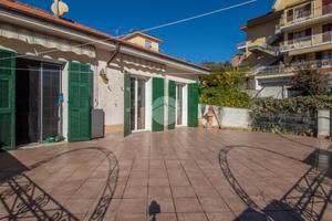 PORZIONE DI BIFAMILIARE A IMPERIA