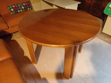 Tavolo in legno massiccio rotondo