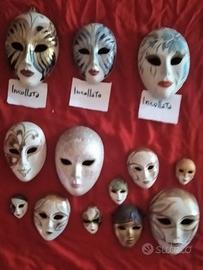 Lotto 13 maschere veneziane in ceramica decorate