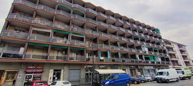 Ampio trilocale vuoto in corso Susa