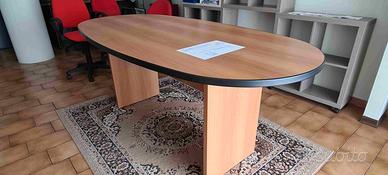 Arredamento ufficio, tavolo, sedie, librerie