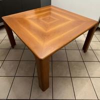 Tavolo in legno 130x130  – €20