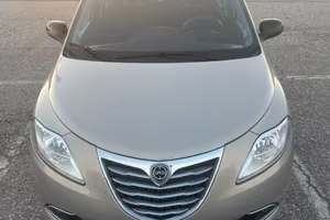 Lancia Ypsilon 0.9 TwinAir 85 CV 5 porte S&S Silve