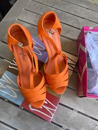 Sandali con plateau color arancio