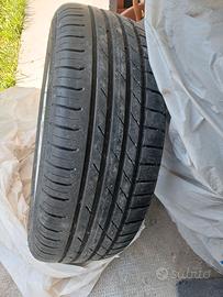 Pneumatici con cerchioni in lega misura 205/55/16.