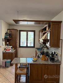 Cucina Componibile Classica in Legno con penisola