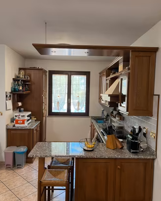 Cucina Componibile Classica in Legno con penisola