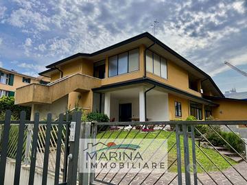 Villa di 160 m² con 4 locali e box auto doppio a C