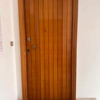 Portoncino ingresso condominiale e porte interne