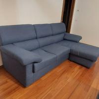 Divano blu con chaiselongue reversibile