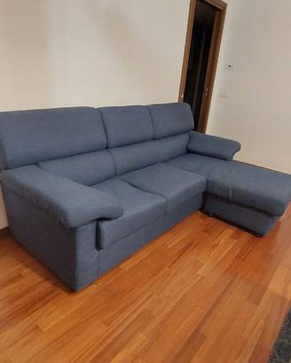 Divano blu con chaiselongue reversibile