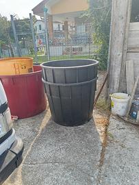 grandi contenitori per la fermentazione del vino