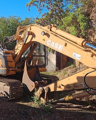 escavatore case cx135