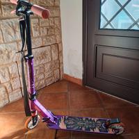 Monopattino viola e rosa
