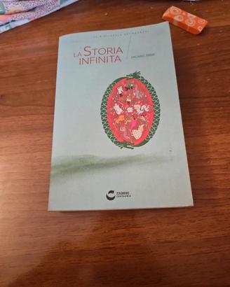 Libro "La storia infinita"
