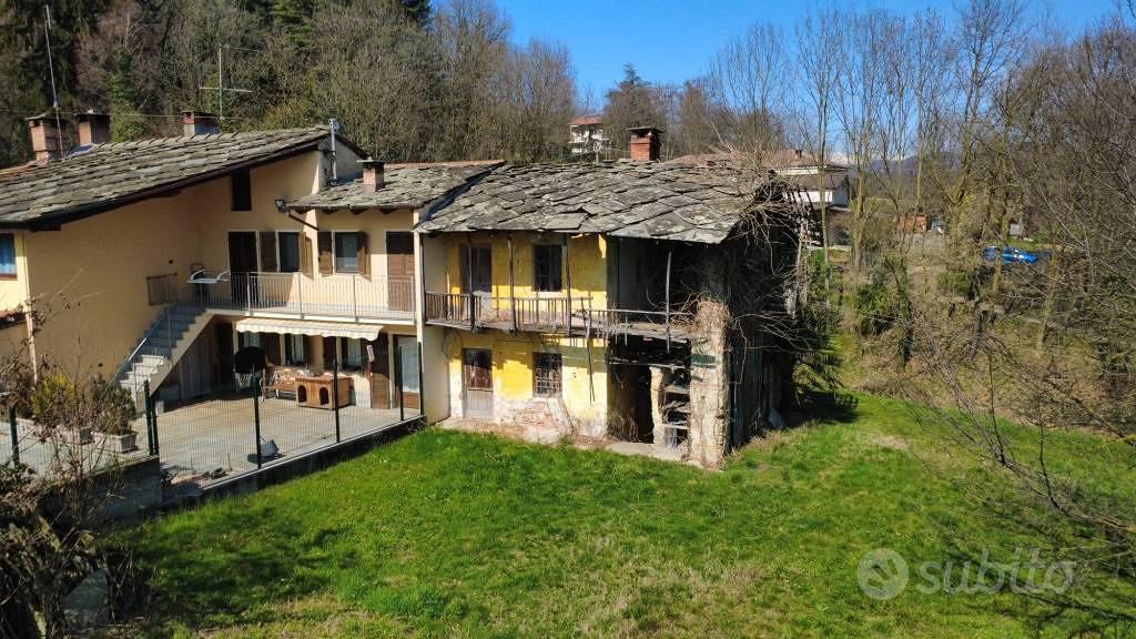 Rustico / Casale di 166 m² con più di 5 locali a B - Altro