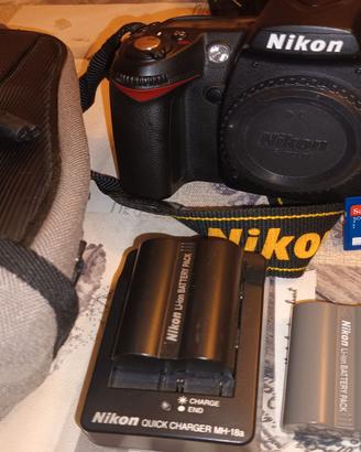 Nikon D90  18-55mm AF-S DX f/3.5-5.6G VR  perfetta