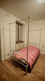 letto a baldacchino bambina