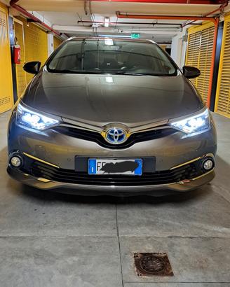 Toyota Auris Hybrid Lounge – 2016