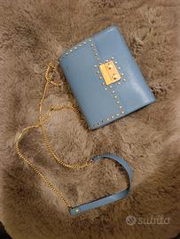 pochette Zara azzurra con borchie 