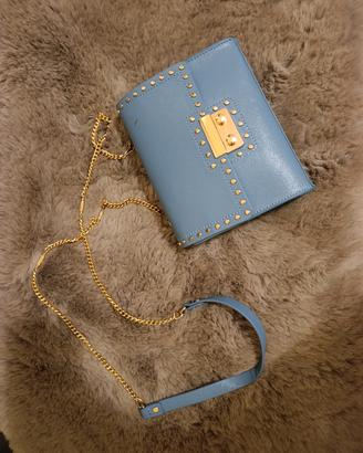 pochette Zara azzurra con borchie 