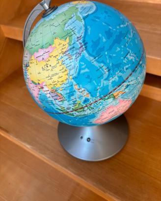 Mappamondo illuminato