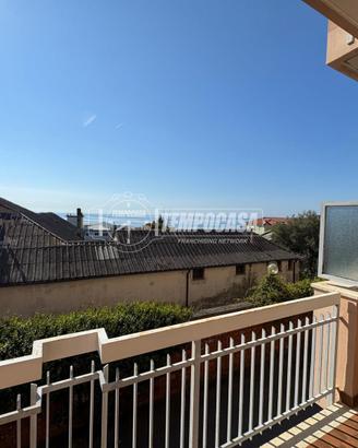 Bilocale con terazzo e box