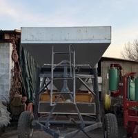 Spandiconcime trainato