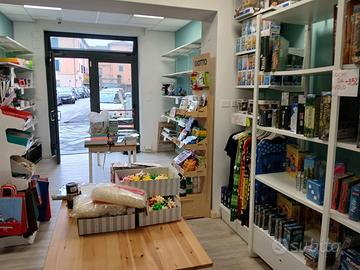 S. Francesco: ampio fondo commerciale