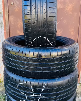 Gomme 235/50 R19 con battistrada residuo 80%