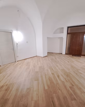 ALEZIO Piano Terra Ristrutturato come Nuovo